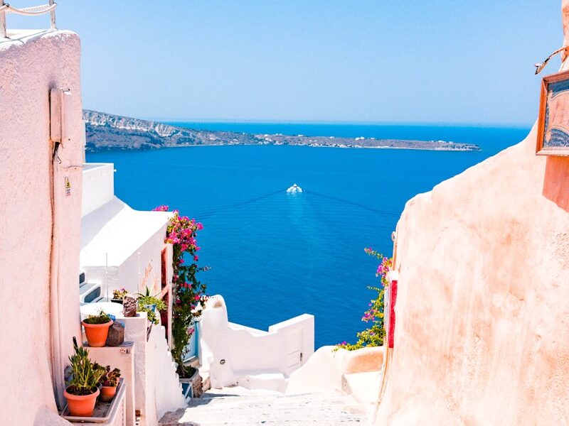 Amalfi Coast Hideaways: Secret Cliffside Villas & Golden Hours